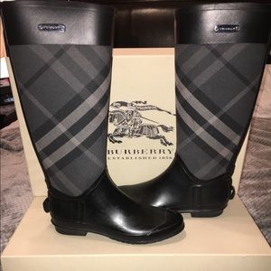 Burberry Rainboots Black Size 39 (euro)/ US 9